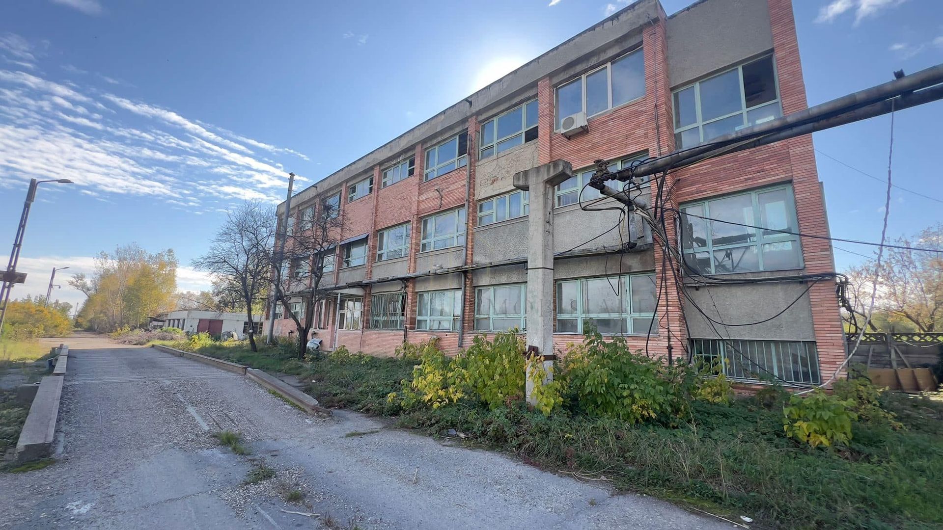 Teren plus Cladire in Onesti - Poză 1