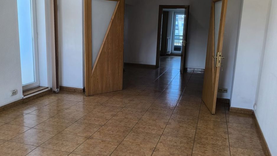 De Inchiriat Apartament 4 camere Nemobilat Piata Unirii Metrou - Poză 2