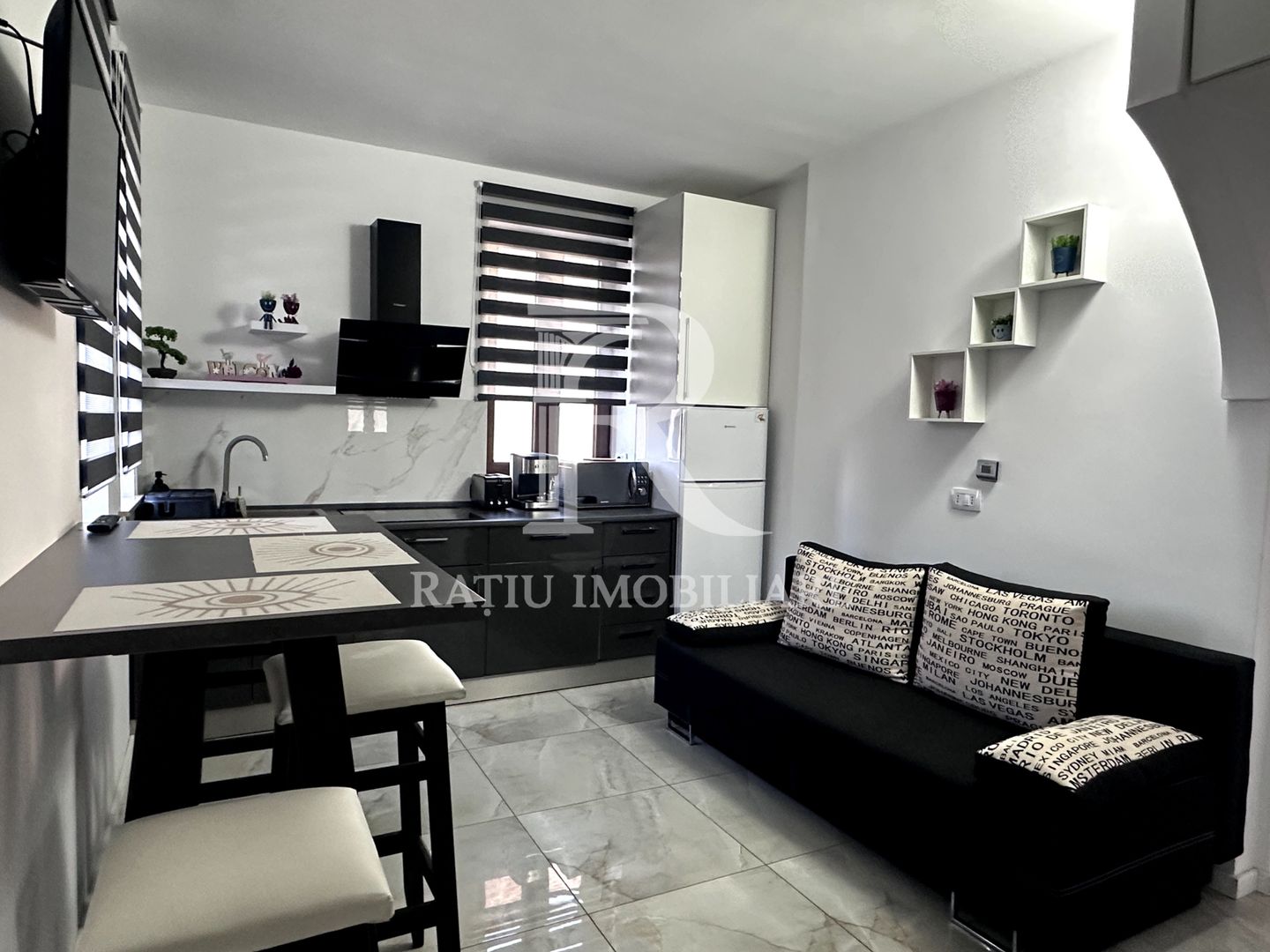 Apartament cu 2 camere | Ultracentral | Oradea - Poză 1