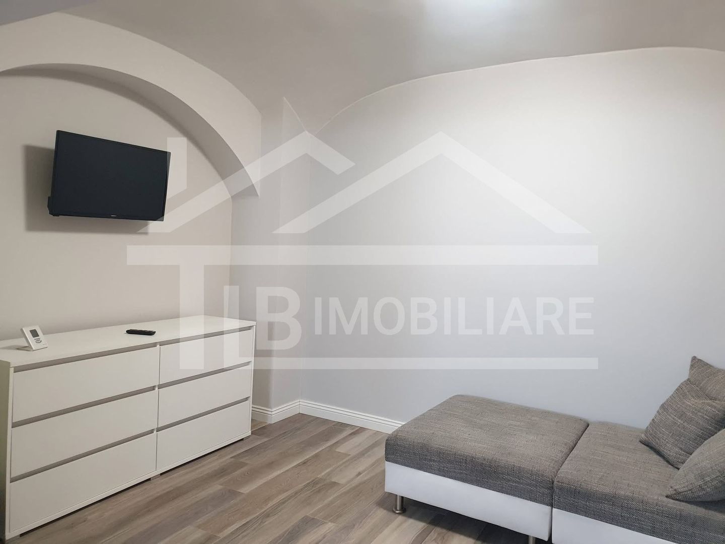 Apartament cu 2 camere, 45mp, Zona Central - Poză 3