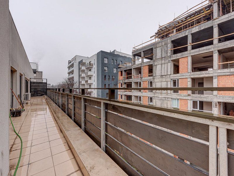 Apartament tip penthouse in Natura Residence, terasa 62 mp, mobilat modern - Poză 6