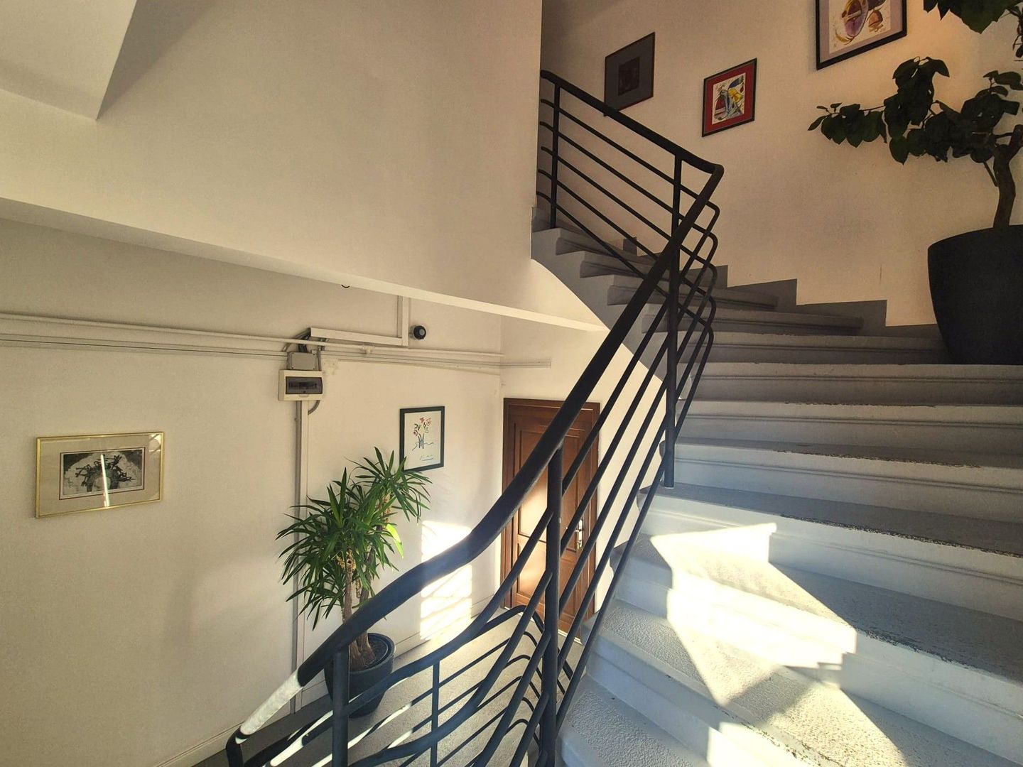 Exclusivitate - Zona Tribunalului , Sf. Constantin, spațiu stradal - Poză 9