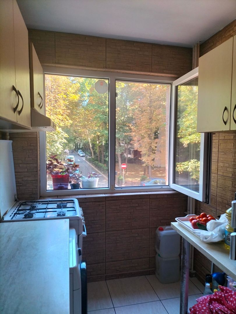 Apartament 3 camere, Bld. Obregia. Etaj 1. Loc parcare. - Poză 4