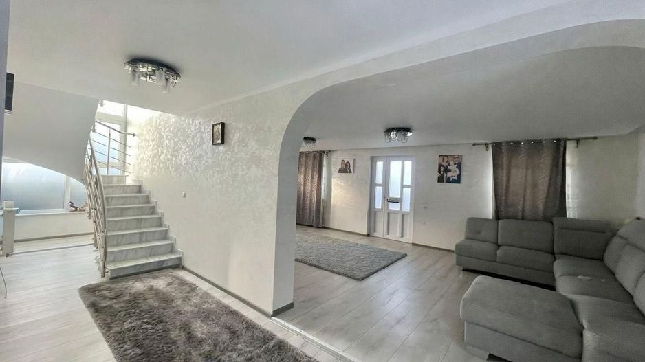 🏡 Casă modernă cu 15 ari teren | Zonă liniștită | Vicov de Sus - Poză 1