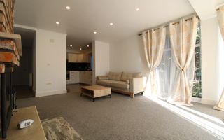 Ciarda Rosie,  4 dormitoare + 2 bai + 2 bucatarii, centrala proprie. - Poză 3