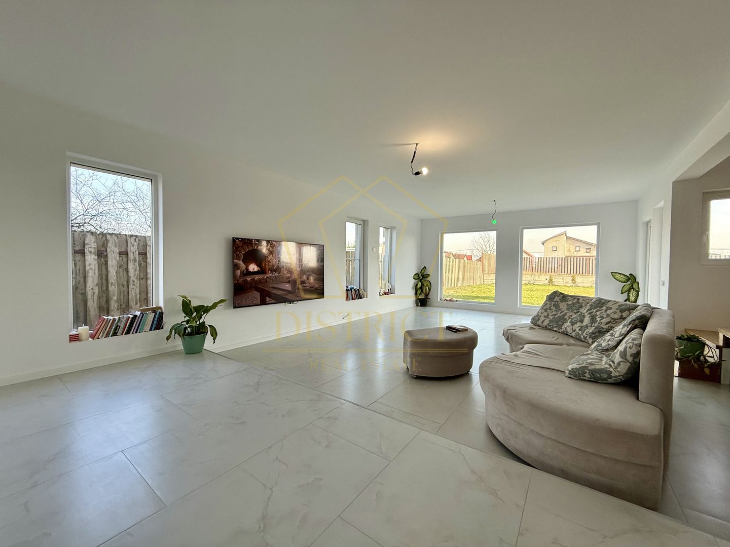 Vila cu 6 camere eficienta energetic 265 mp utili | Sacalaz | E-V - Poză 2