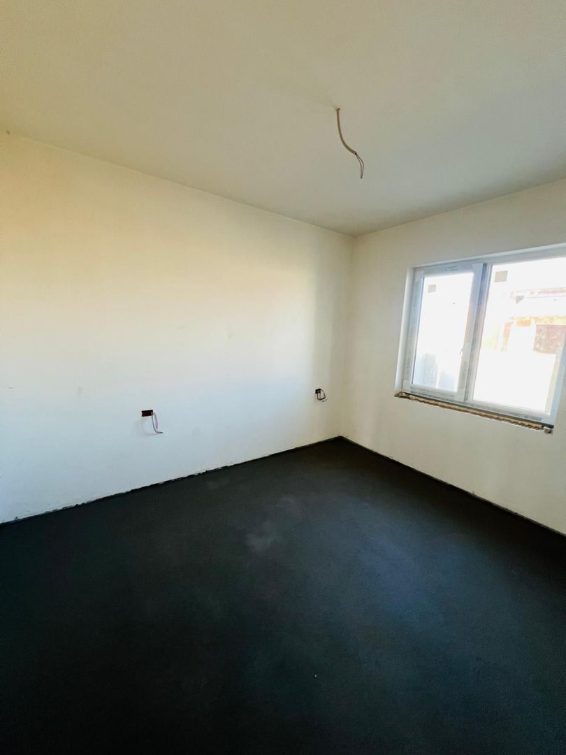 Casa noua ,  finisata cu 5 camere in localitatea Santandrei - Poză 4