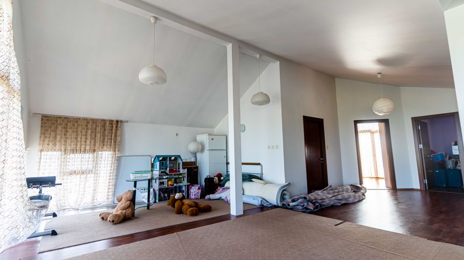 Casă / Vilă cu 6 camere de vânzare în Balotesti - Poză 21