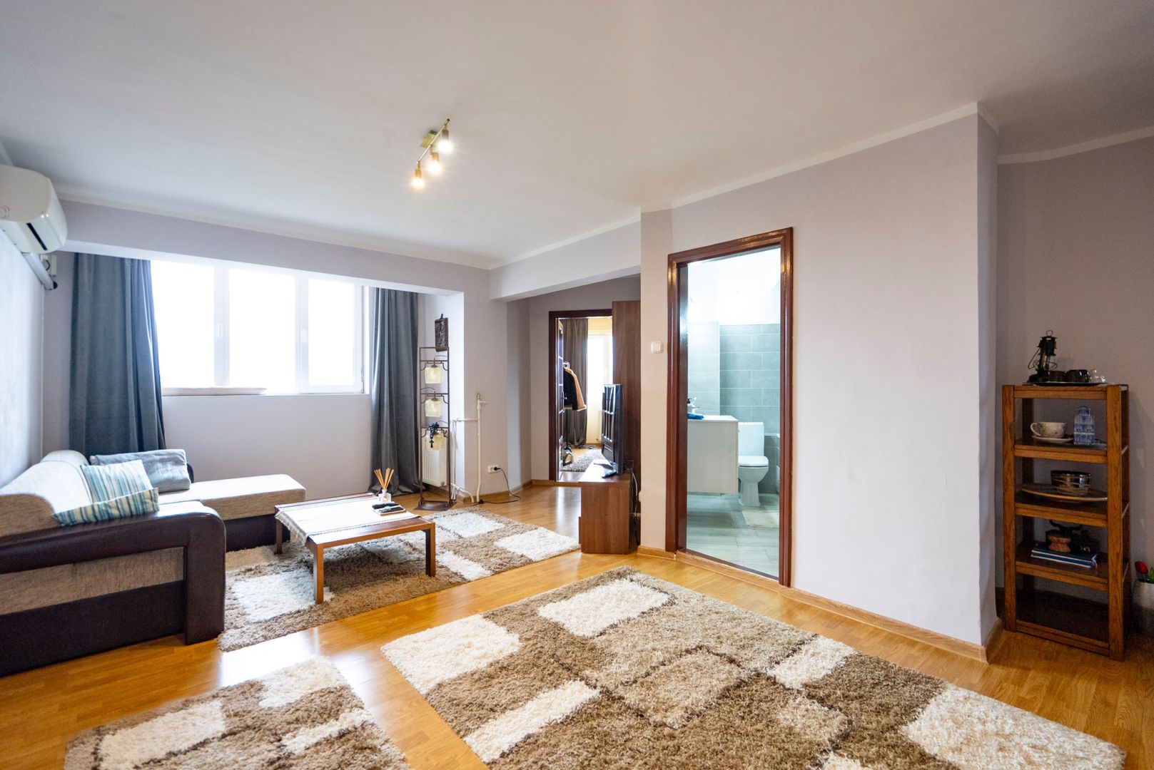 Apartament mare 3 camere 2 bai Decebal Dacia - Poză 2