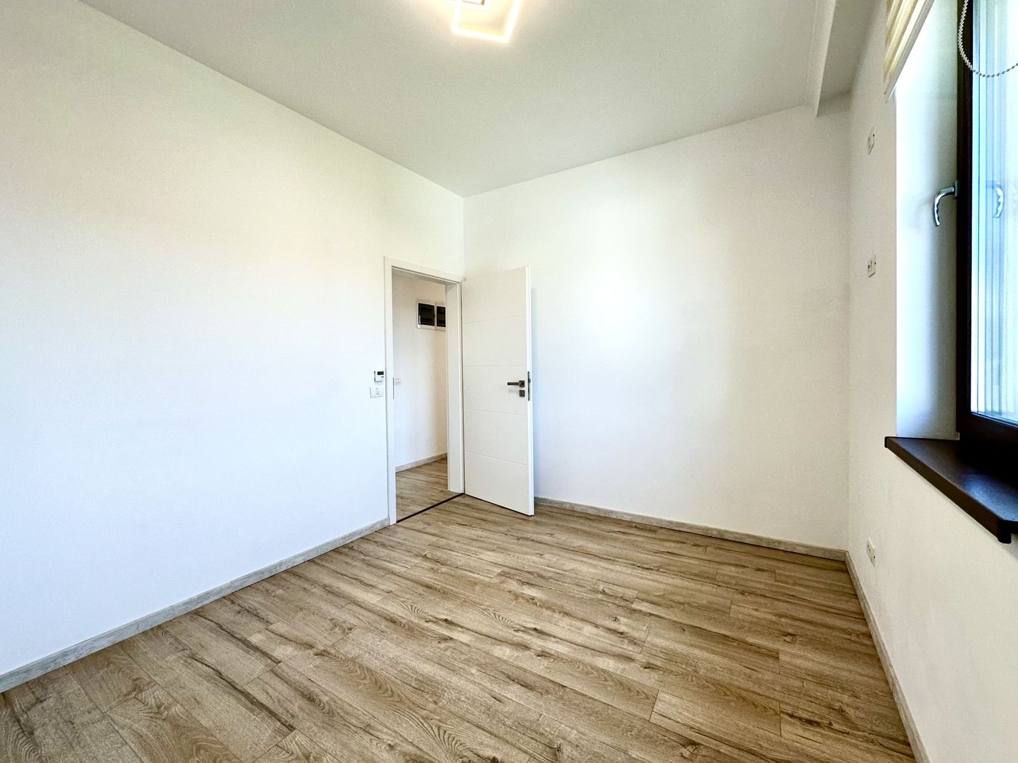 Casa de inchiriat la Liziera Pădurii - intrarea in Dumbrăvița - Poză 10