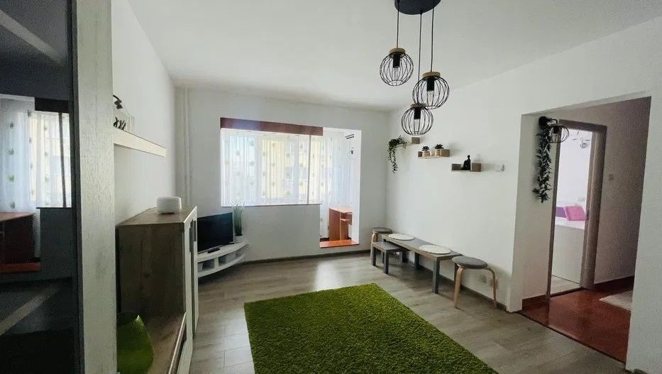 Apartament 2 camere decomandat -  Metrou 1 Decembrie 1918 - Poză 1
