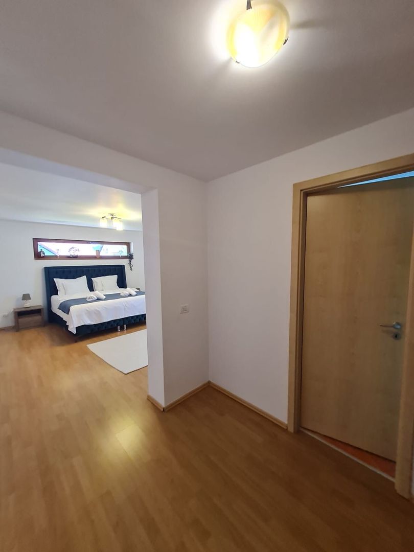 Vila spațioasă și recent renovată în Ghiroda! - Poză 73