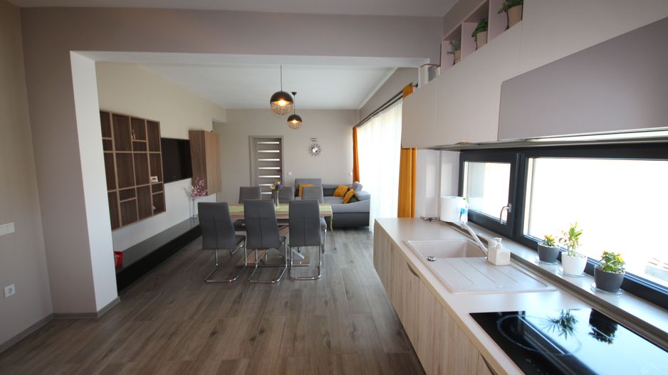 Casa ideala pentru 2 familii - Poză 2