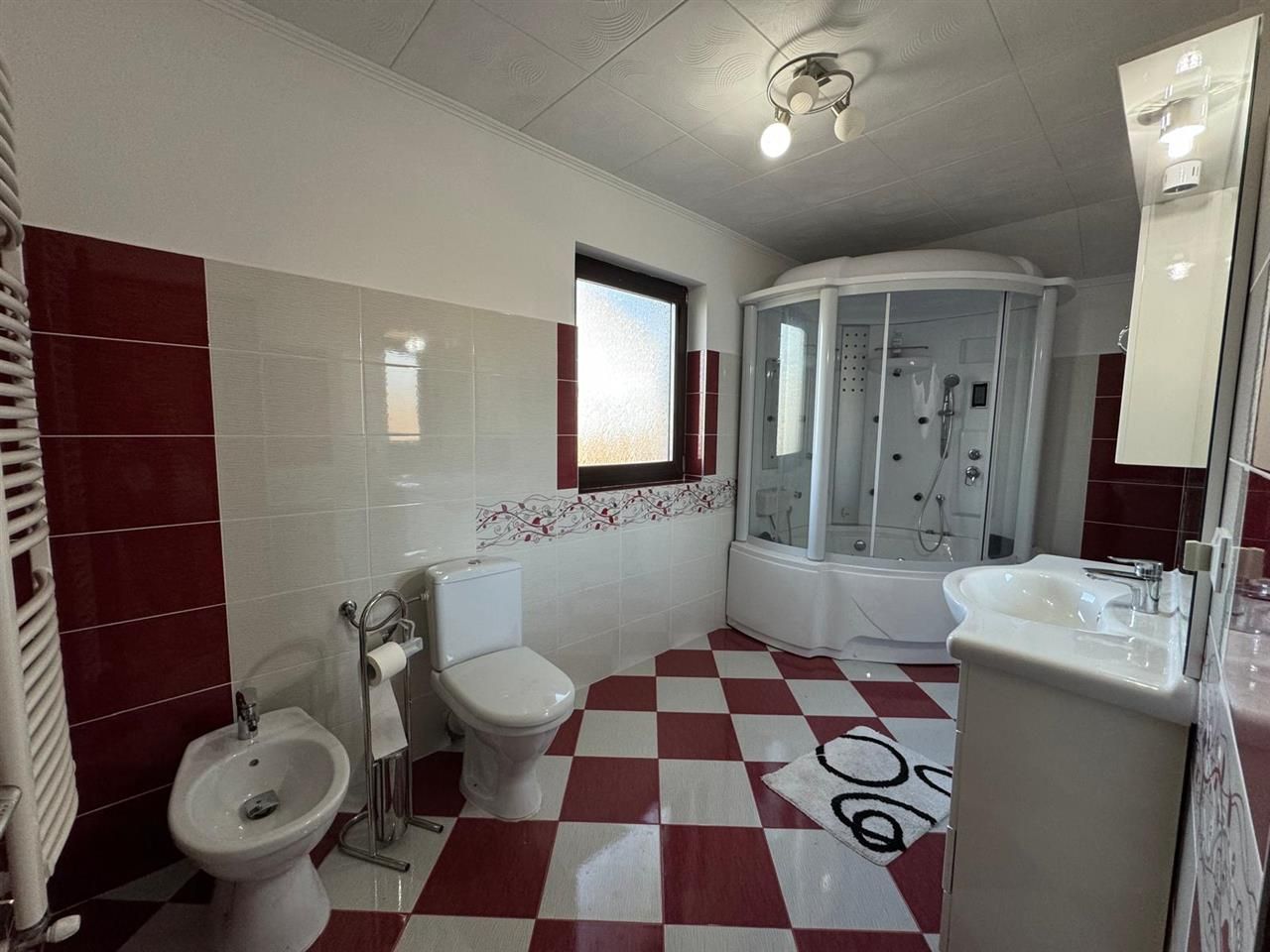 Rezidenta distincta, design arhitectural rafinat, priveliste minunata in Corunca - Poză 12
