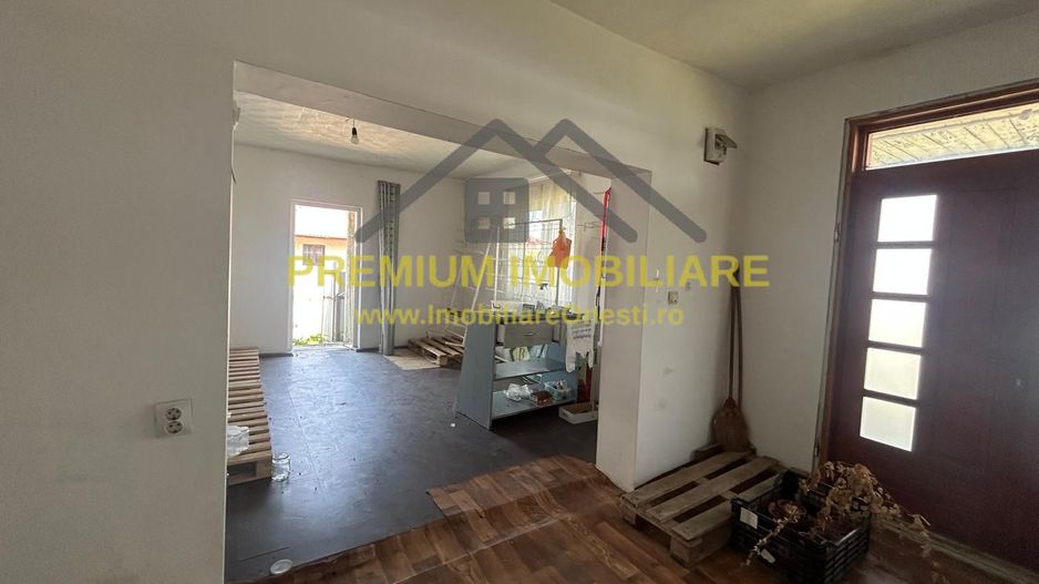 Casă de vânzare în centrul Oituzului, DN11 - Poză 3