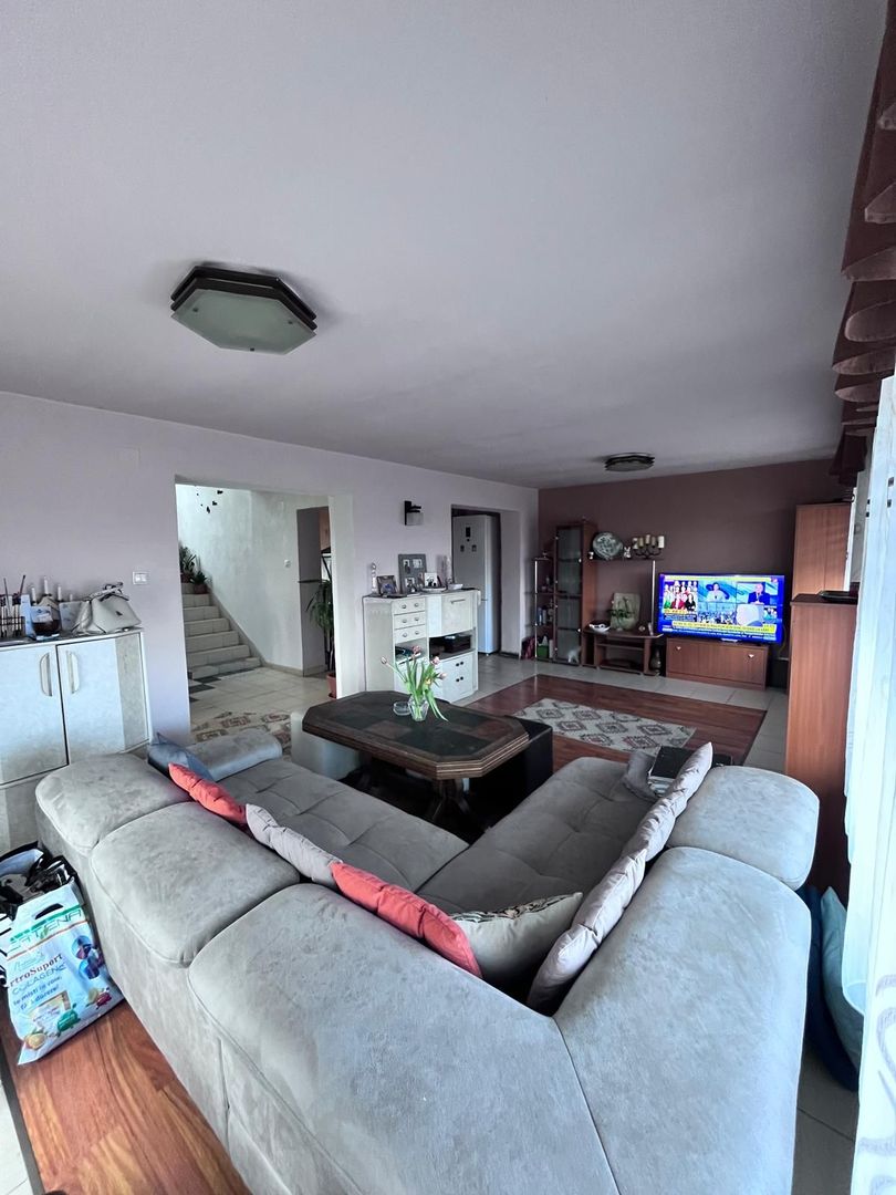 Casa de vanzare in Micesti pe 2 nivele si demisol cu garaj - Poză 1