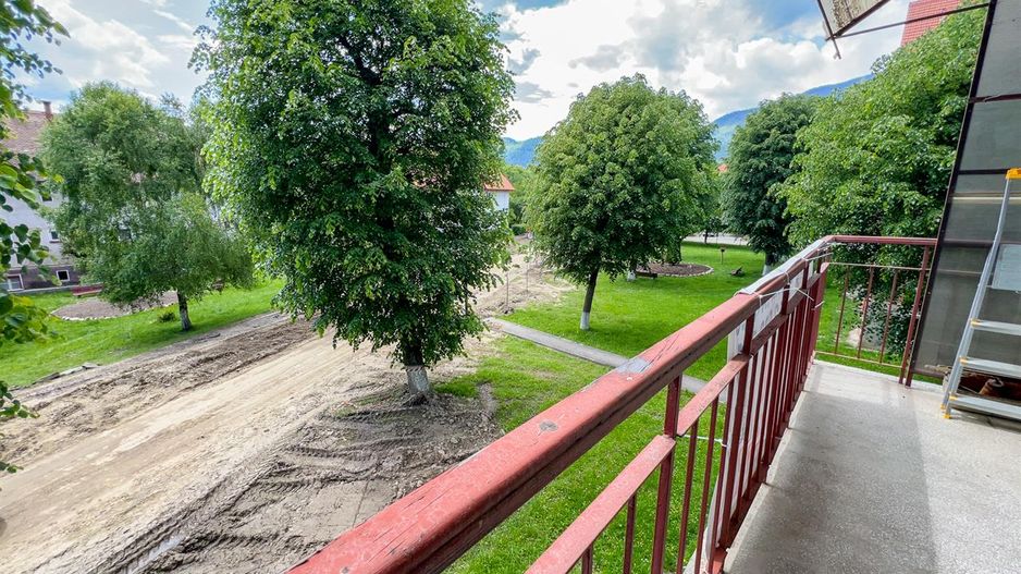 Decomandat, spatios, etaj 1, cadru cu verdele naturii, Zarnesti, Brasov - Poză 2