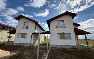 Duplex cu 4 camere despartit prin carport in Mosnita Noua! - Poză 1