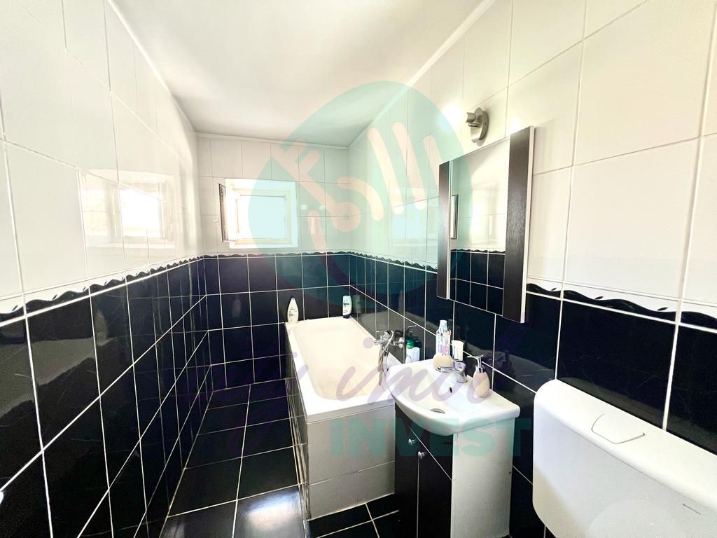 APARTAMENT 3 CAMERE SPATIOS-NERVA TRAIAN-BLOC REABILITAT - Poză 3