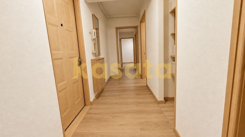 3 camere | Etaj 1 | 2 băi | 2 debarale | Decomandat | Zona Vitan - Poză 26