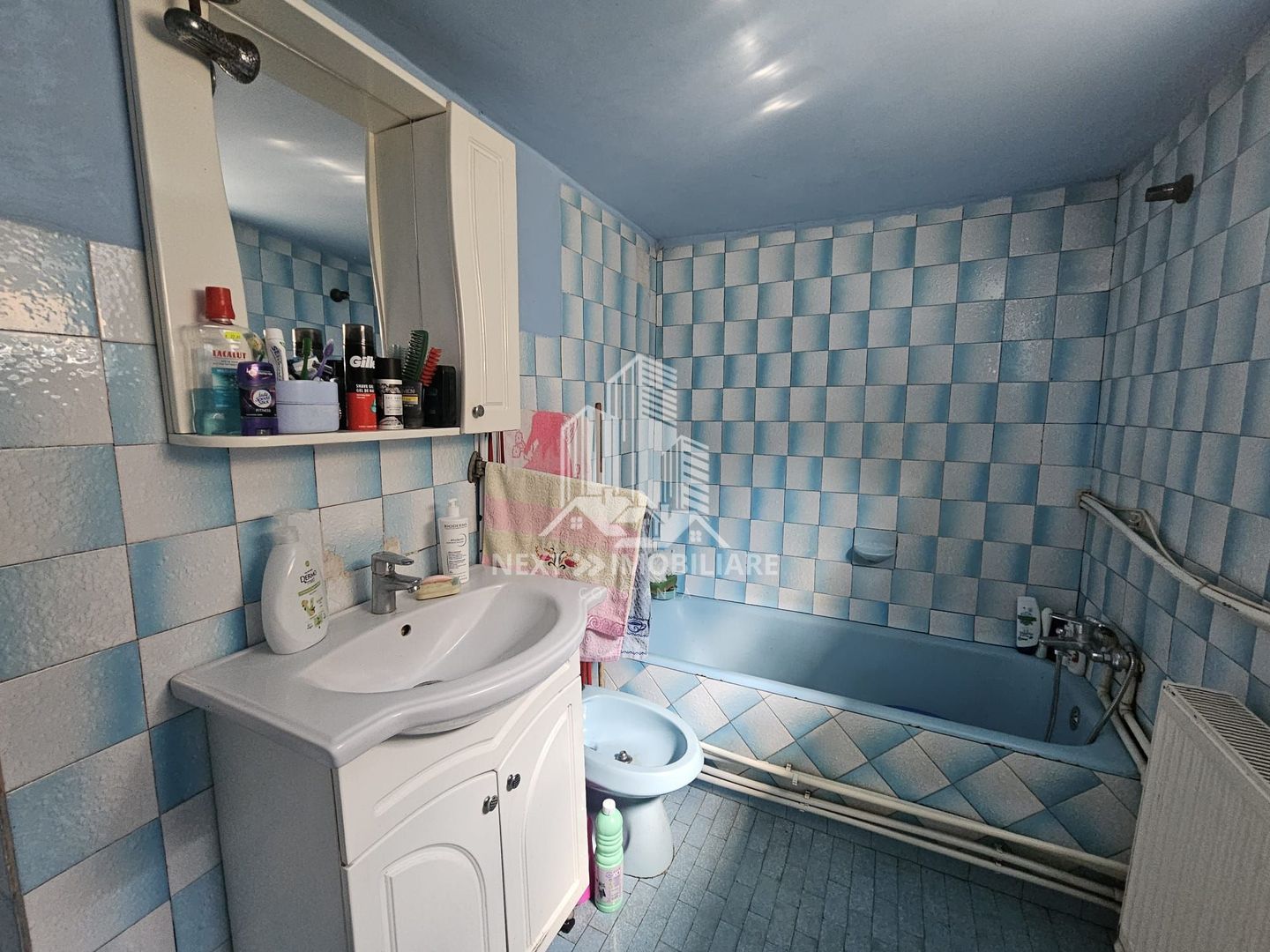 Casă  4 camere cu 2 intrări, garaj și teren 1751mp– Cobadin - Poză 9