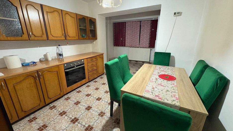 Apartament 3 camere decomandat 74 M² utili zona Lenin Nicolae Iorga - Poză 2