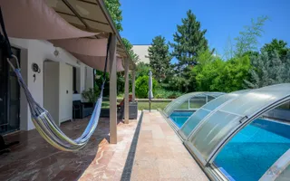 Vilă de arhitectură cu piscină, garaje și teren de 800 mp - Poză 16
