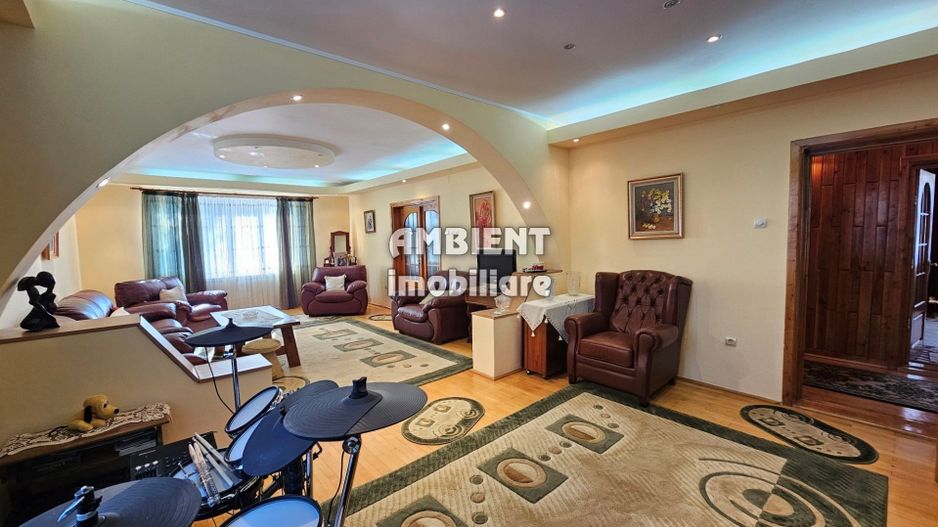 VILĂ P+1E, teren 2.200 mp, zona CASTANILOR; - Poză 3