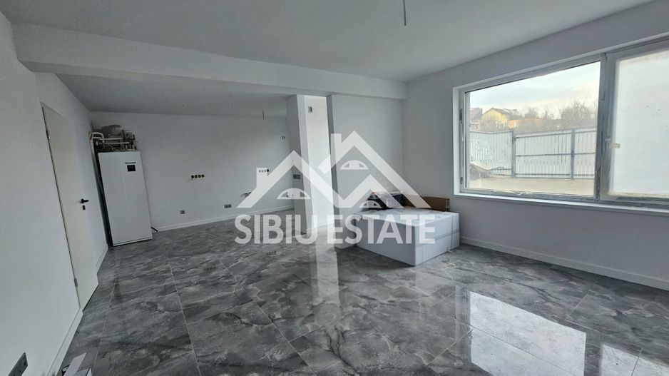 Casa 4 camere, 2 bai Sibiu Vest mutare imediata - Poză 2