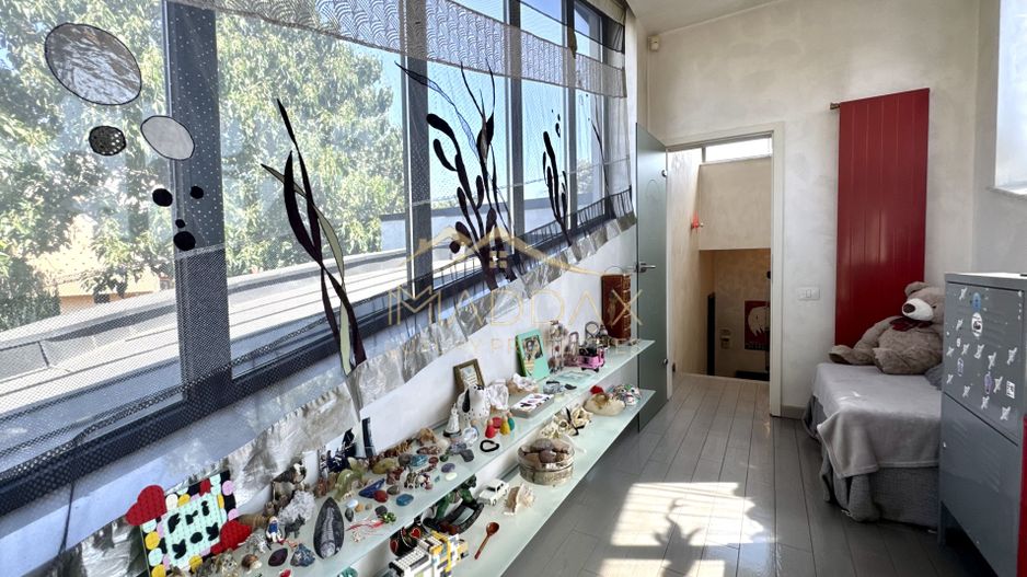 Vila cu 5 camere *344mp* + 800mp Teren // Zona Bucurestii Noi - Poză 45