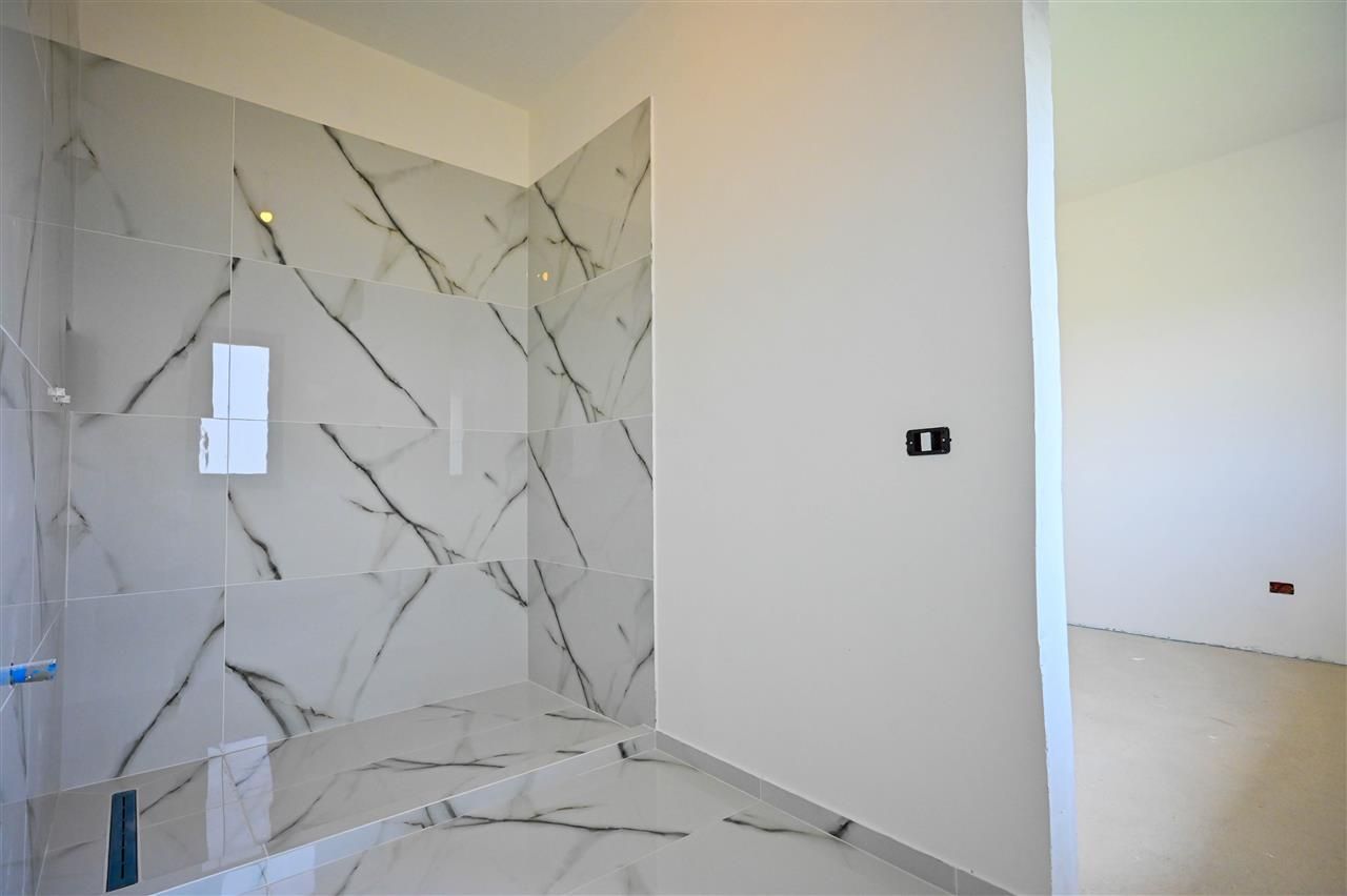 Casa personalizabila,pe un singur nivel,  pod mansardabil,pozitie cu liniste - Poză 9