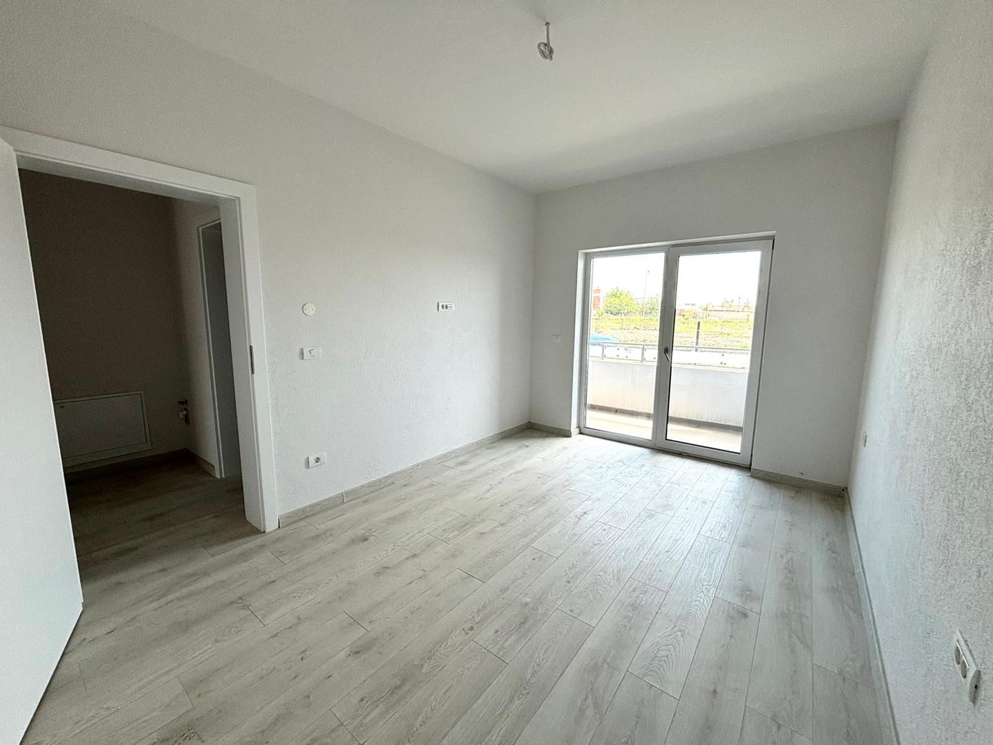Apartament cu 3 camere la super pret, zona Mehala - Poză 2