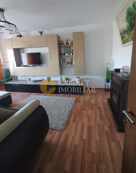 Etaj 1, bloc din 1982, zona Dacia-2 camere decomandat - Poză 3