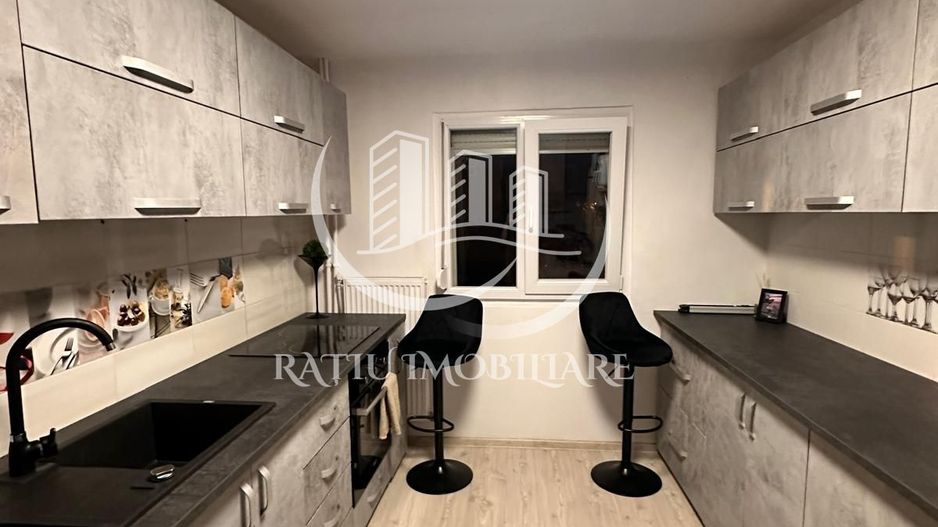 Apartament 4 camere | etajul intermediar | zona Rogerius | Oradea - Poză 2