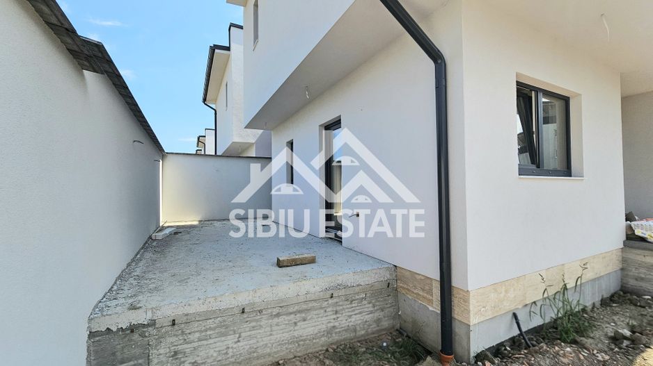 Casa noua 4 camere Selimbar central - Poză 5