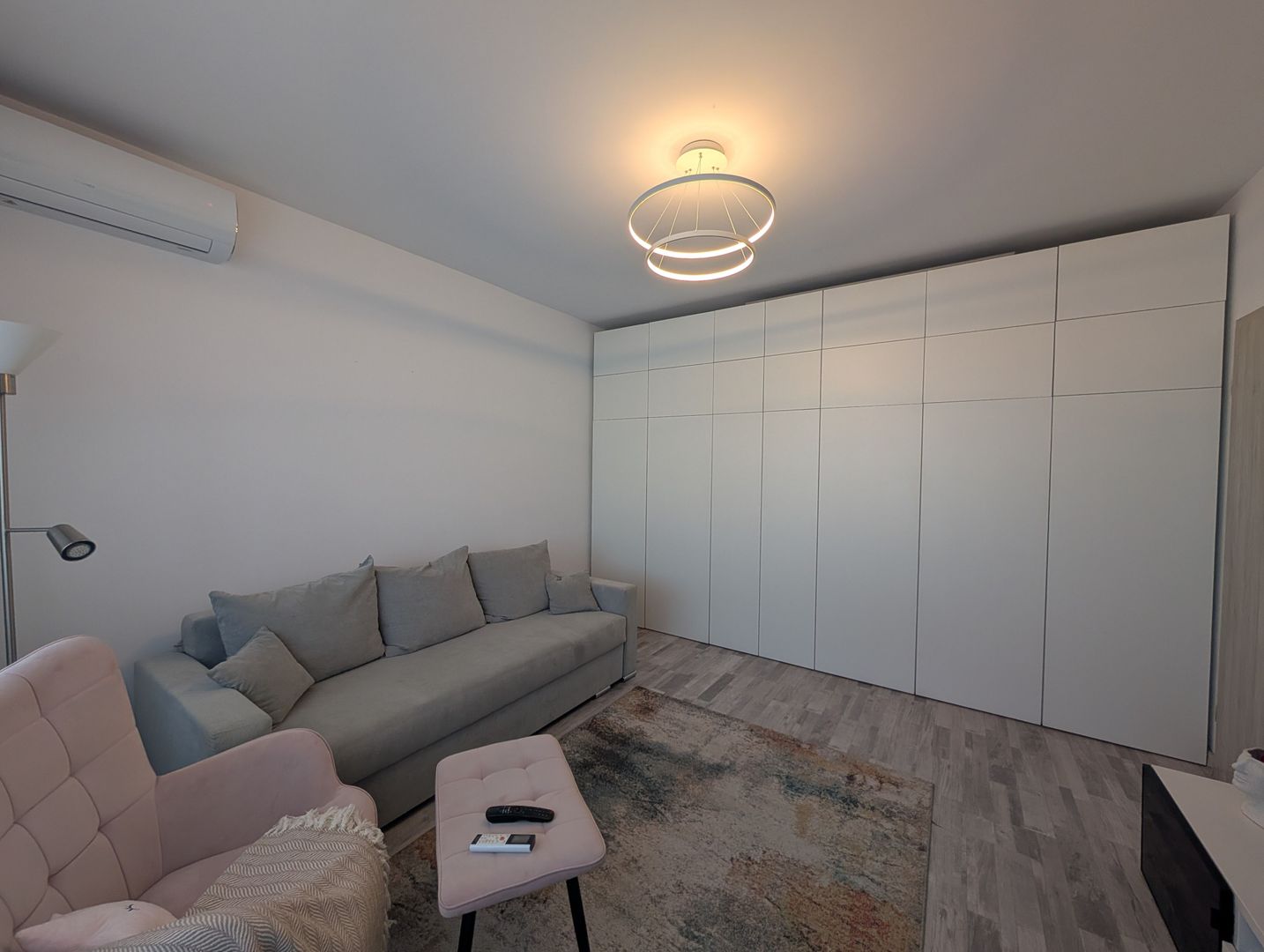 Apartament de 2 Camere Mobilat si Utilat complet + Loc de parcare - Poză 3