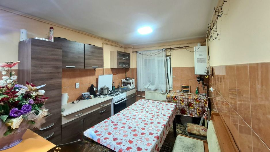 Apartament spatios cu 4 camere, 2 balcoane – Marghita, zona Penny - Poză 1