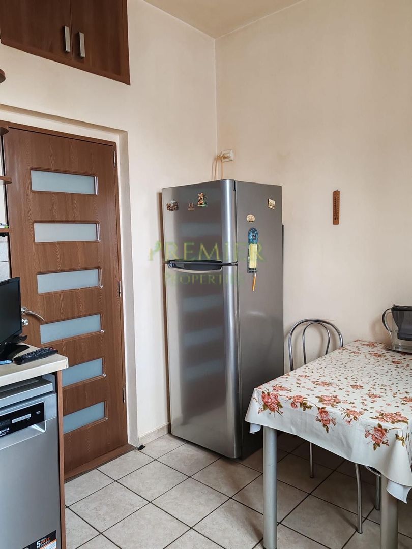 Bloc Rusesc Bucurestii noi vis a vis de metrou Bazilescu boxa - Poză 14