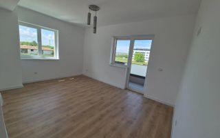 🏡 Apartament 3 camere și balcon- LA CHEIE, zona Calea Surii Mici - Poză 1