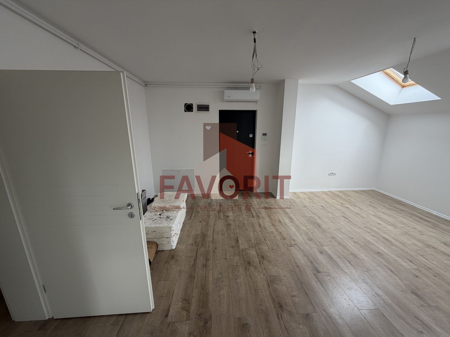 Spatios. Bucatarie inchisa. 2 balcoane. - Poză 6