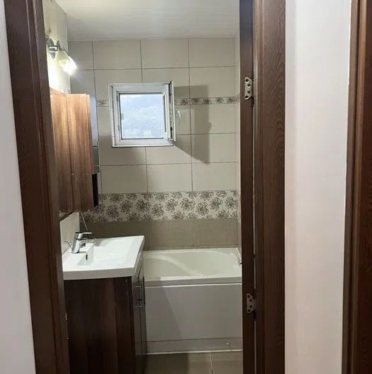 Aapratemt 3 camere si loc de paracare- et.3- 400euro-Mircea cel Batran - Poză 6