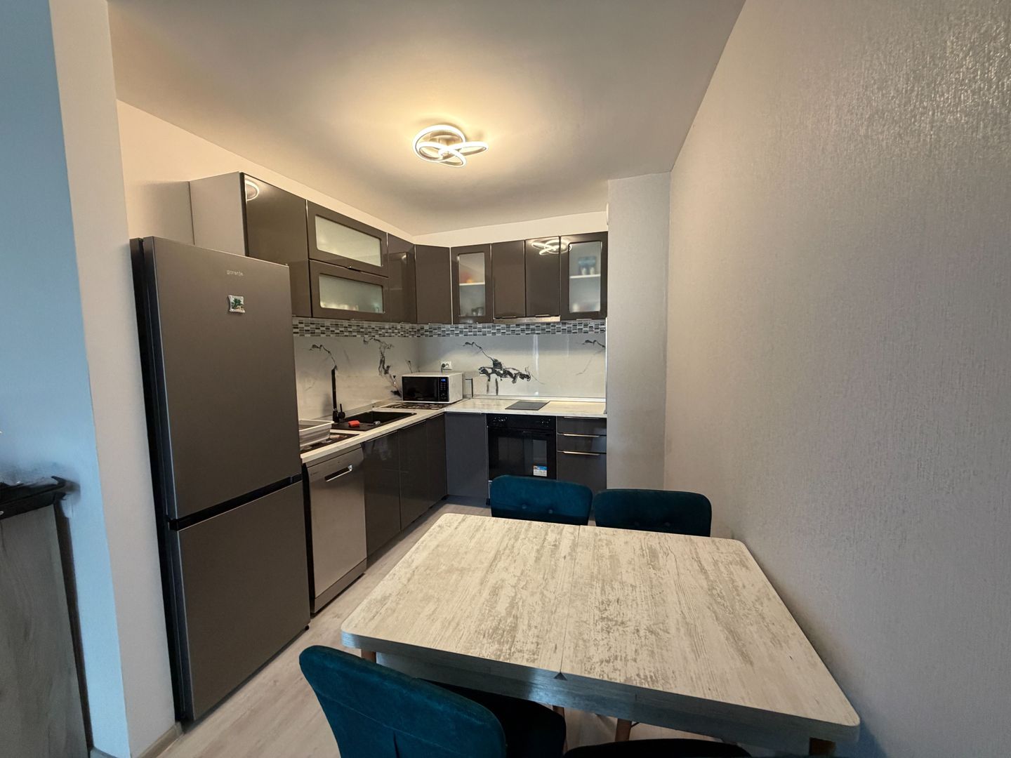Apartament 2 camere cu parcare - Zona CENTRALA - Str Decebal - Poză 5