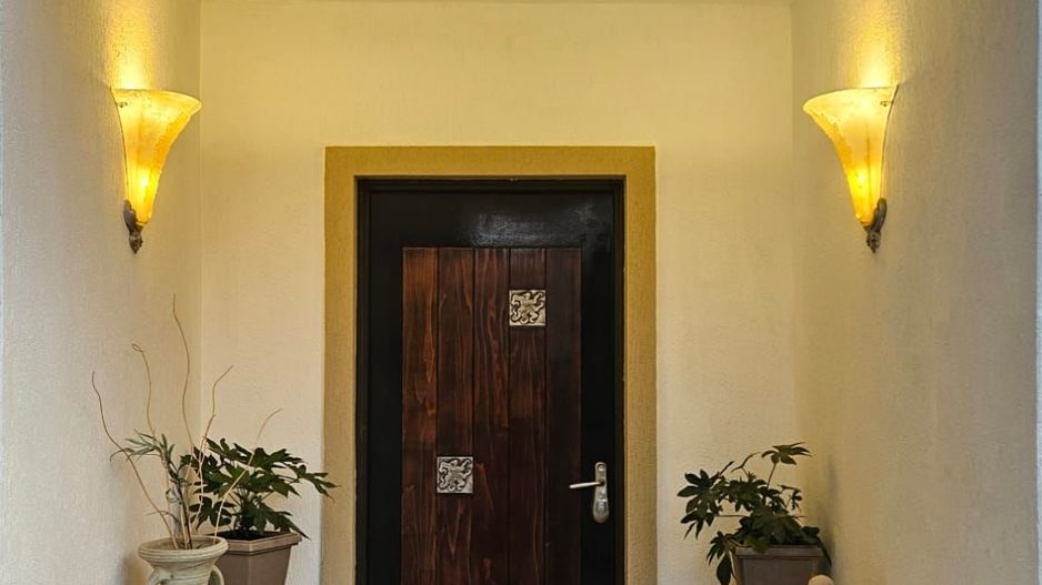 VILA ELEGANTA 5 CAMERE CU CURTE SI TERASA || EROU IANCU NICOLAE- PIPERA - Poză 2