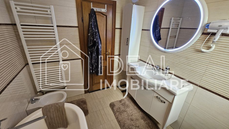 Casă deosebită, cu 5 camere, cu teren de 1132 mp – Cisnădioara - Poză 12
