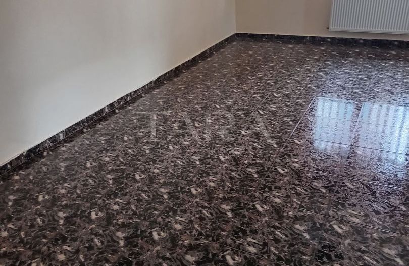 Apartament de vânzare, zona Subcetate, parcare inclusă. - Poză 2
