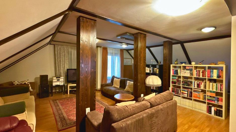 Vilă cu 10 camere P+2E+M 400 M² utili 2800 M² Teren Comandau - Poză 7