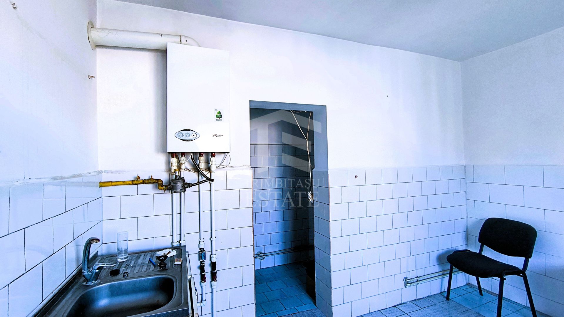 Medgidia | Casa P+1 | 5 camere spațioase, balcon, terasă și garaj - Poză 8