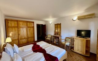 Hotel 20 camere Delta Dunarii 50 m deschidere teren 6000 mp acces auto - Poză 11
