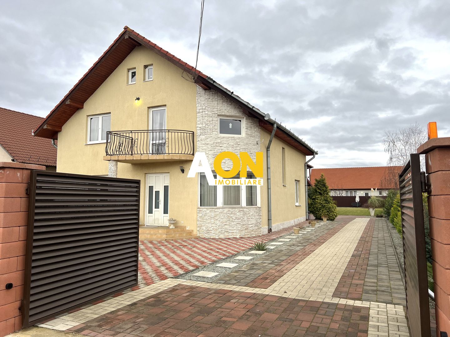 Casa de vanzare - 5 Camere, 2 Bai,  Garaj, 1000mp Teren - Poză 31