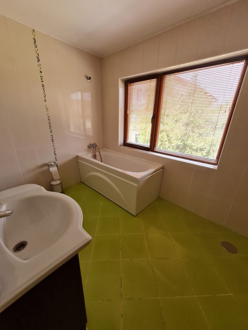 Super oferta!!!Vila spațioasă în Ghiroda! - Poză 12